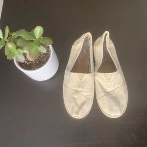 Cream colored Toms